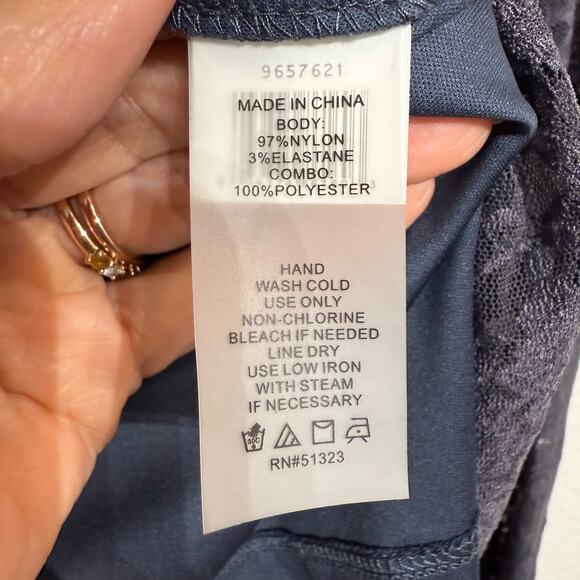 Vince Camuto Crew Navy Artistic Muse Blouse Sz PXS NWT - Picture 7 of 13